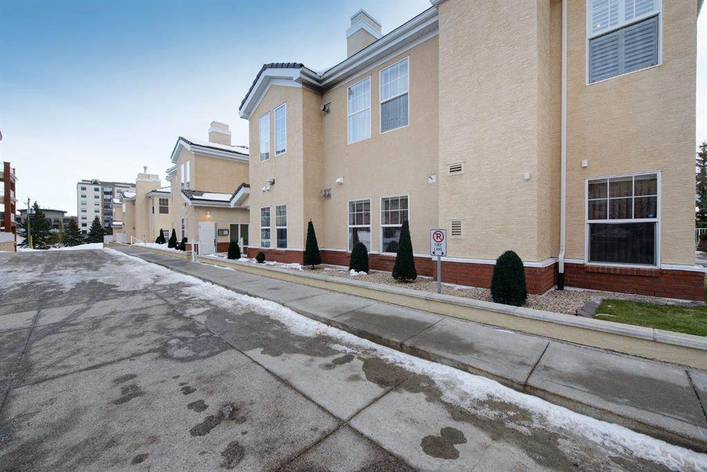 14645 6 Street - Photo 1