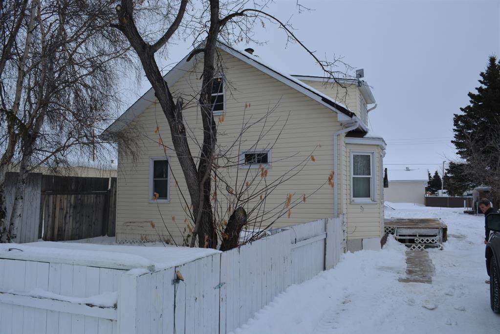 219 4 Street - Photo 1