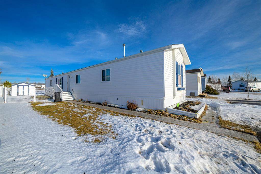 108 Clarke Crescent - Photo 1