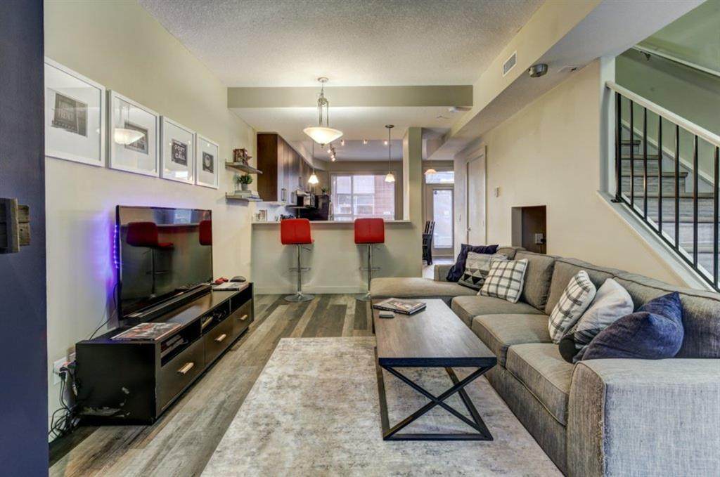 830 Centre Avenue - Photo 1