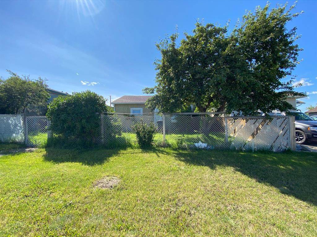 4506 46 Street - Photo 1