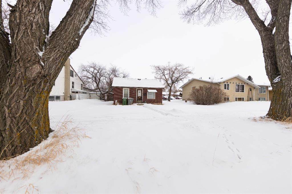 4732 47 Street - Photo 1