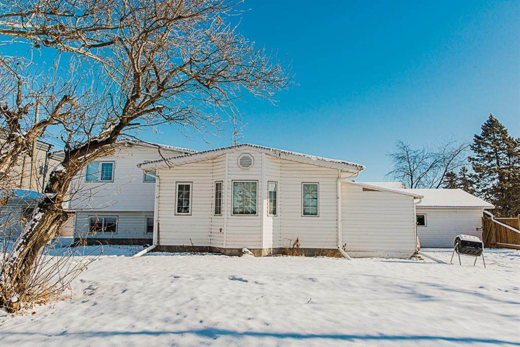 9920 101 Avenue - Photo 1