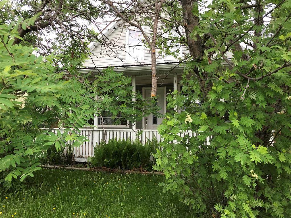 4924 58 Avenue - Photo 1