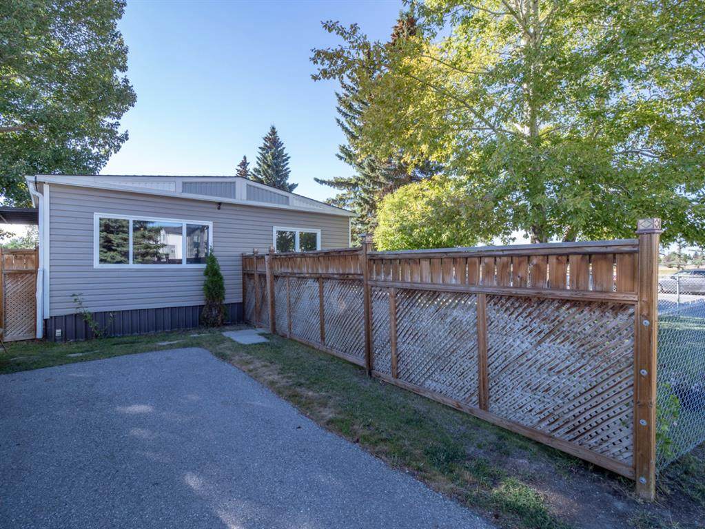 6724 17 Avenue - Photo 1
