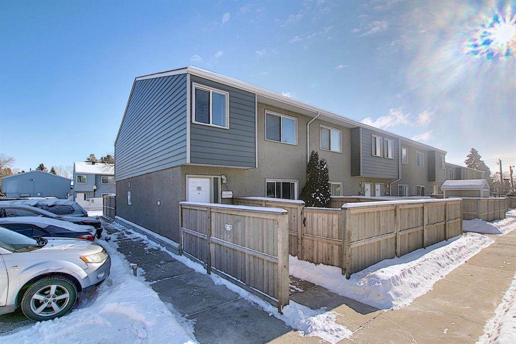 219 90 Avenue - Photo 1