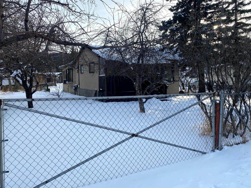 8314 15 Avenue - Photo 1
