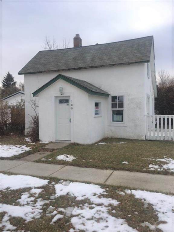 109 53 Avenue - Photo 1