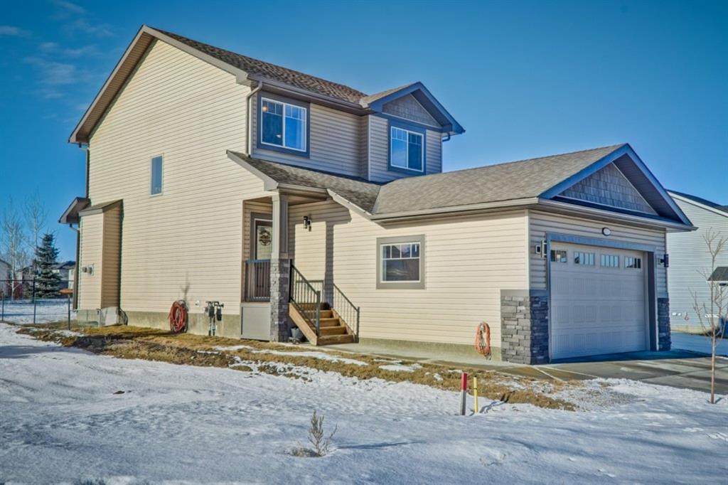 156 Wildrose Crescent - Photo 1