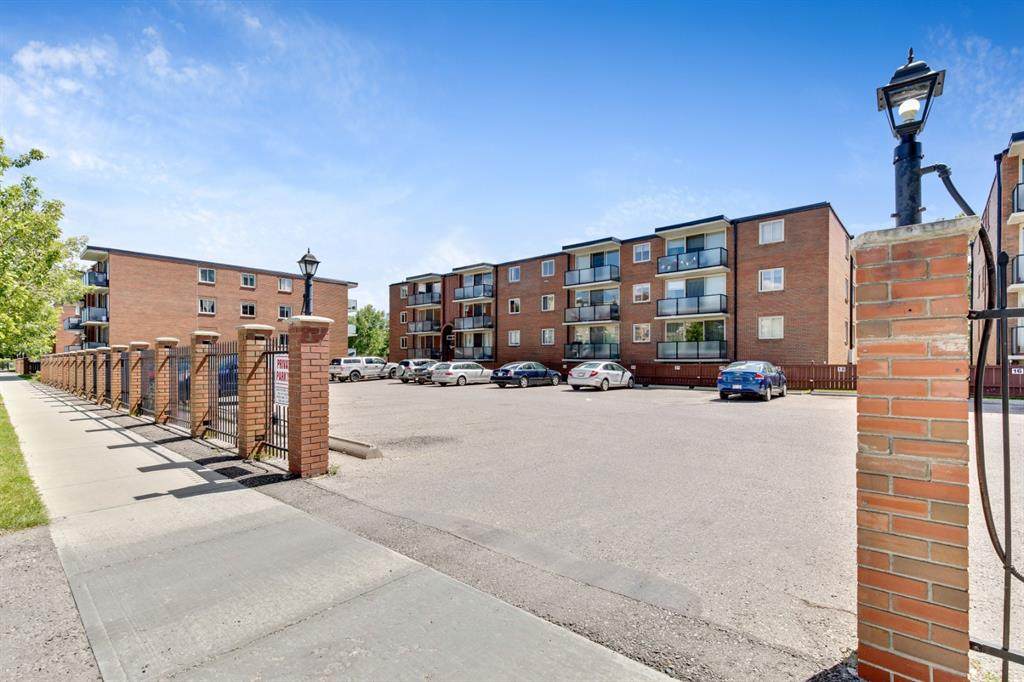 1421 7 Avenue - Photo 1