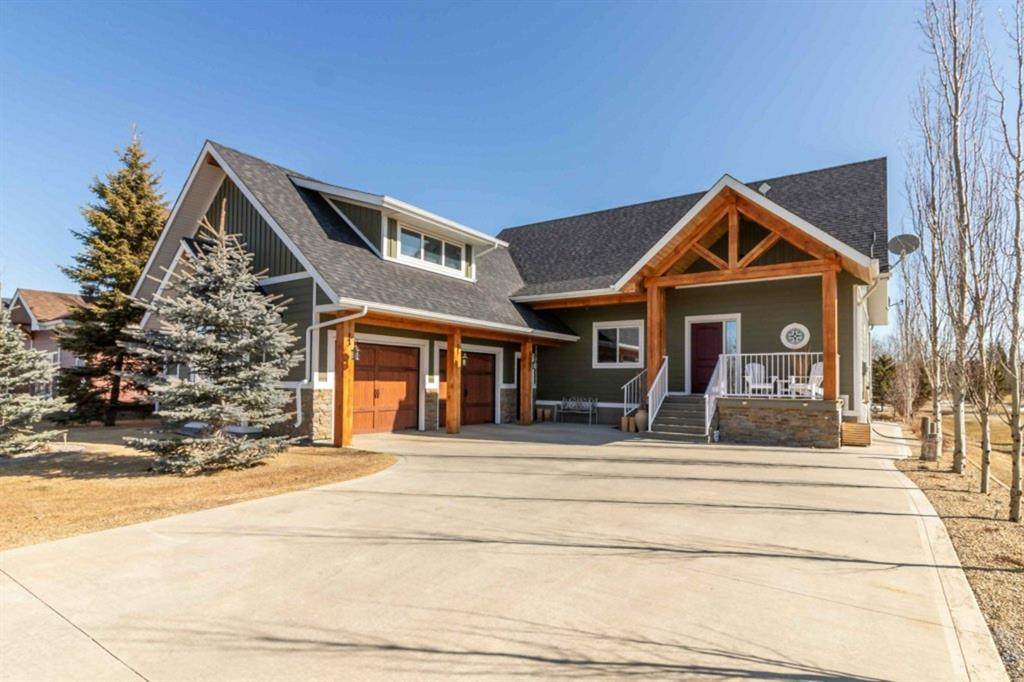 471 Summer Crescent - Photo 1