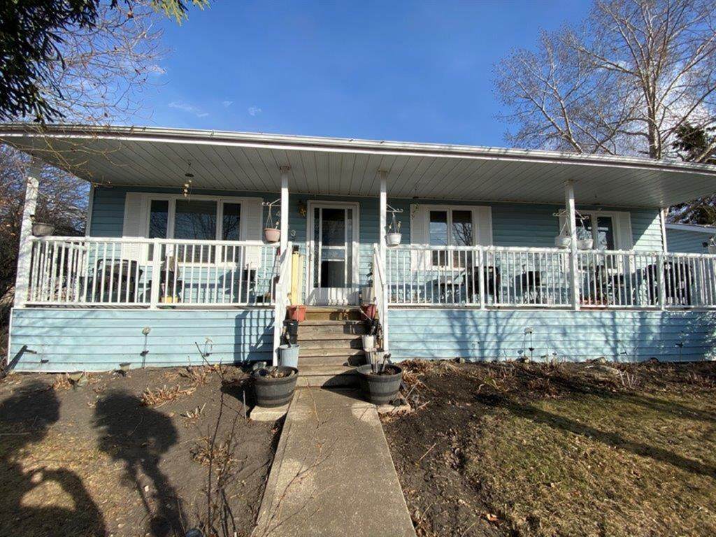 4603 38 Avenue Close - Photo 1