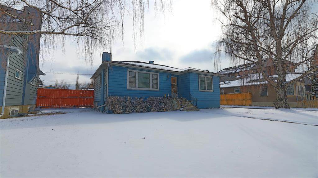329 10 Avenue - Photo 1