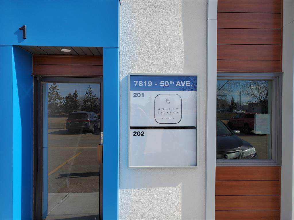 7819 50 Avenue - Photo 1
