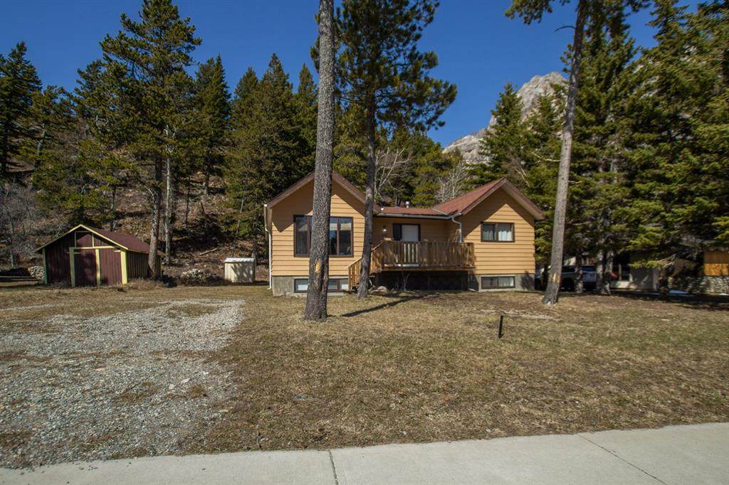 212 Evergreen Ave - Photo 1