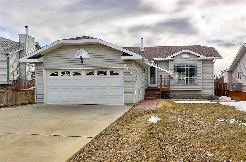 4504 47 Street - Photo 1