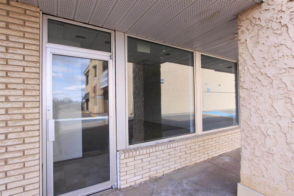 4402 52 Avenue - Photo 1