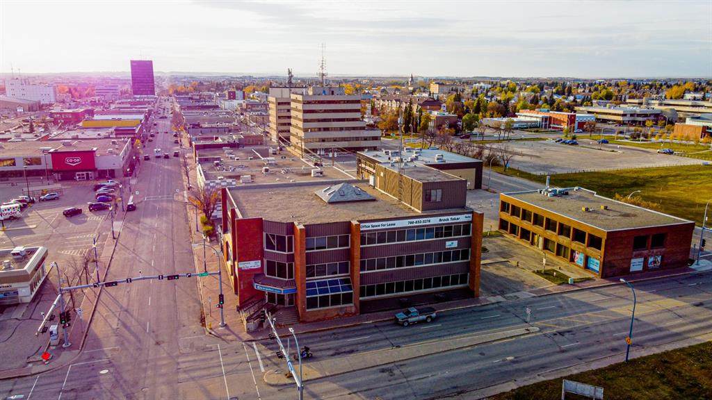 9804 100 Avenue - Photo 1
