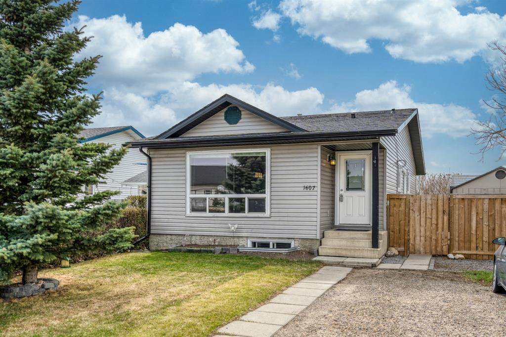 1607 Summerfield Boulevard - Photo 1