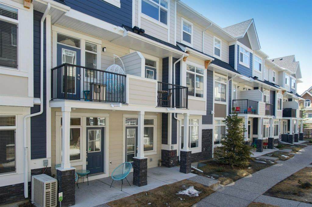 110 Wentworth Row - Photo 1