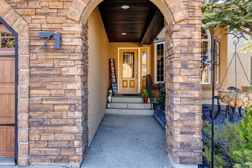 71 Mt Robson Circle - Photo 1