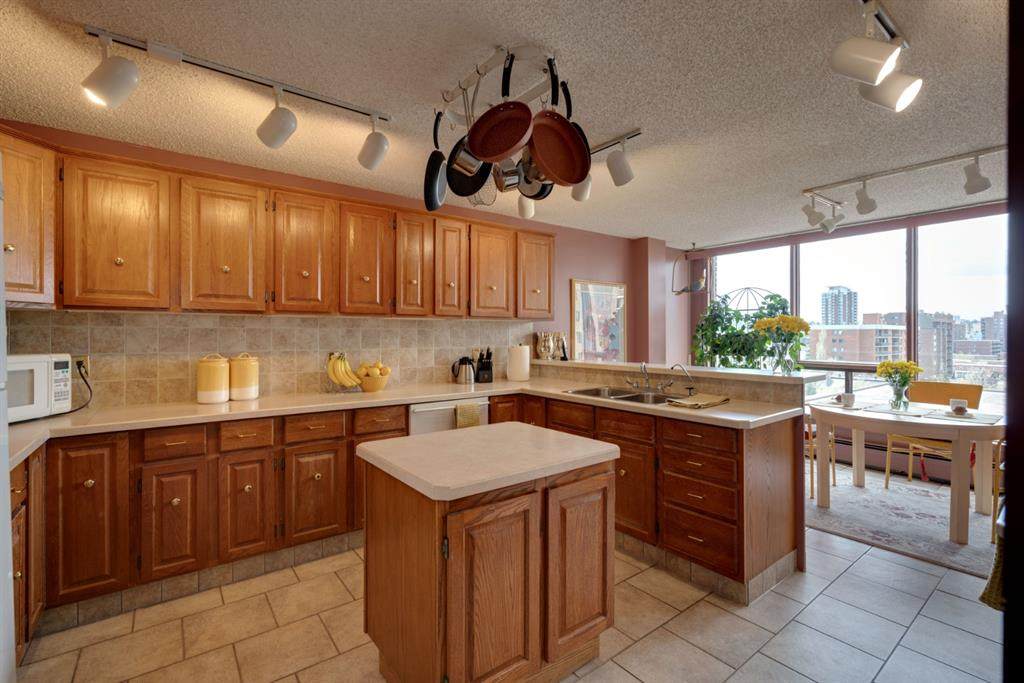 1001 14 Avenue - Photo 1