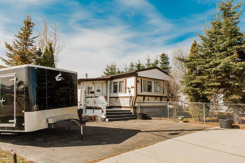 9701 104 Avenue - Photo 1