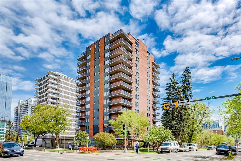 540 14 Avenue - Photo 1