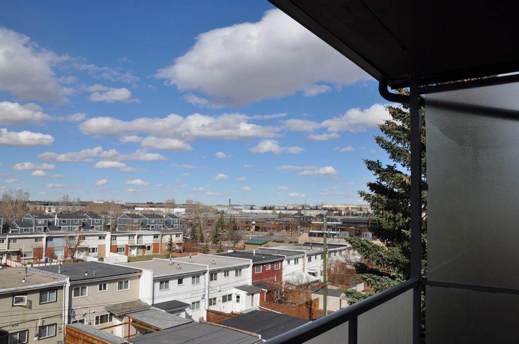 335 Garry Crescent - Photo 1