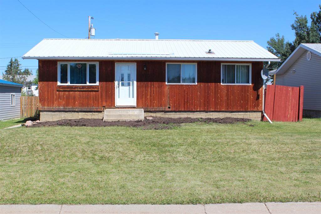 310 8th Avenue Se - Photo 1