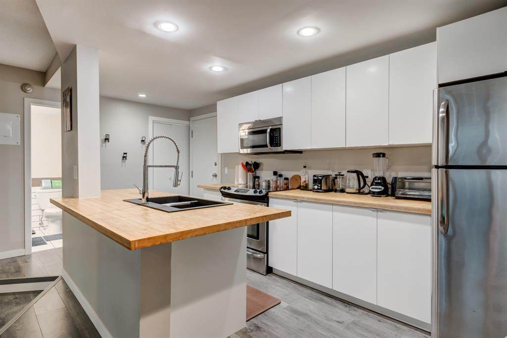 1027 Cameron Avenue - Photo 1