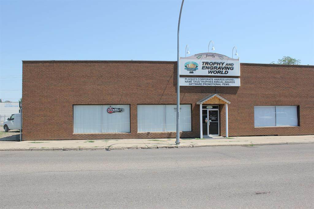 221 North Railway Street - Photo 1
