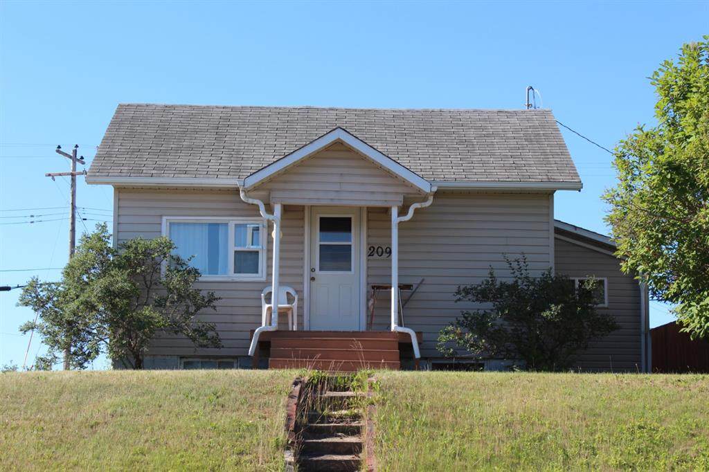 204 4th Avenue Se - Photo 1