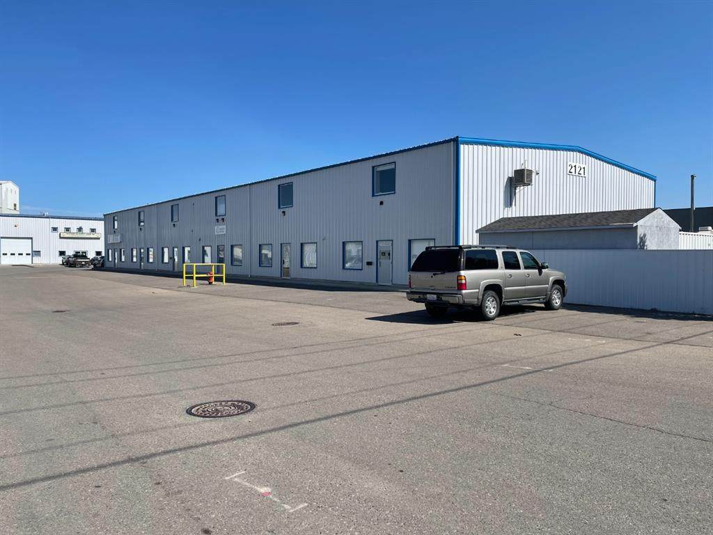 2121 36 Street - Photo 1