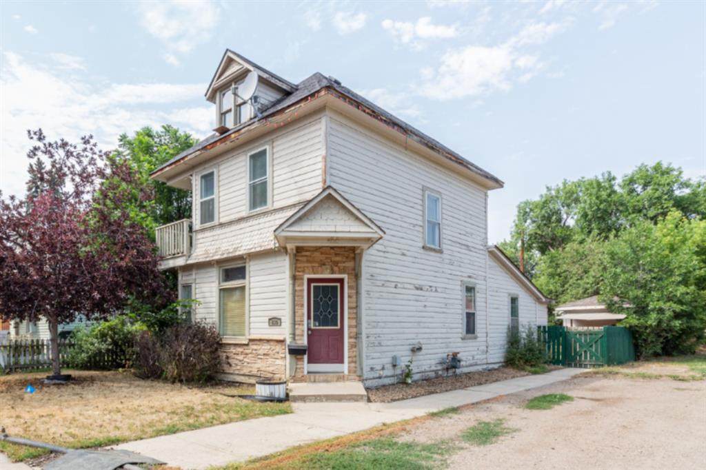 830 5 Street - Photo 1
