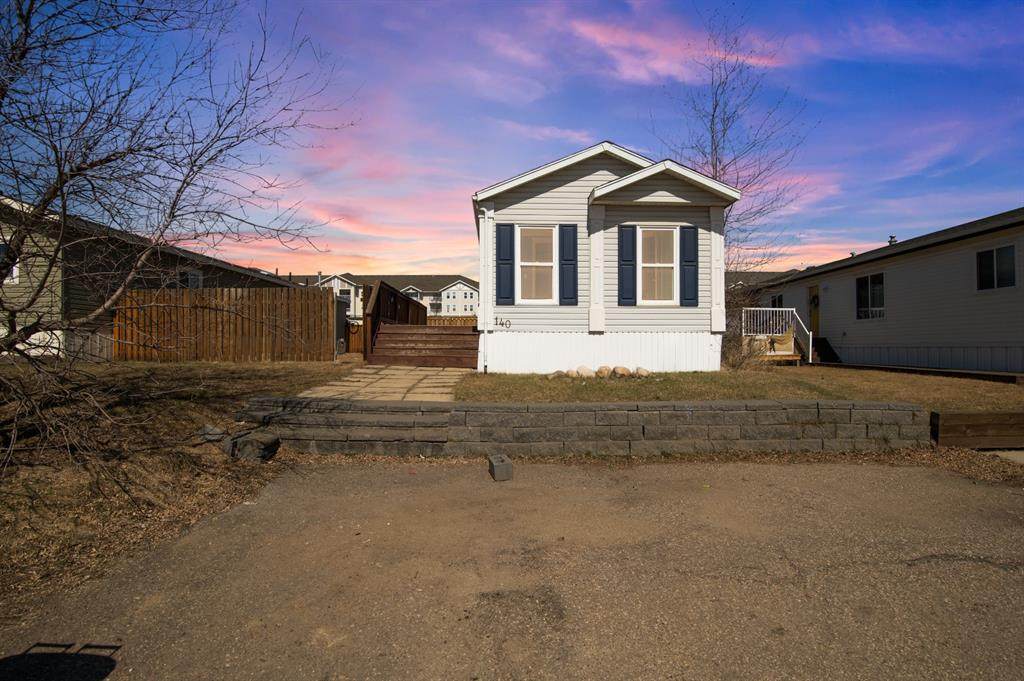 140 Clausen Crescent - Photo 1