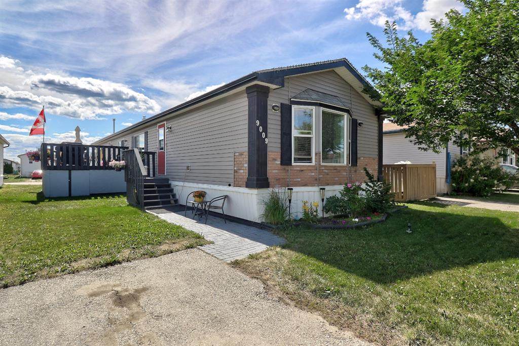 9009 88 Avenue - Photo 1
