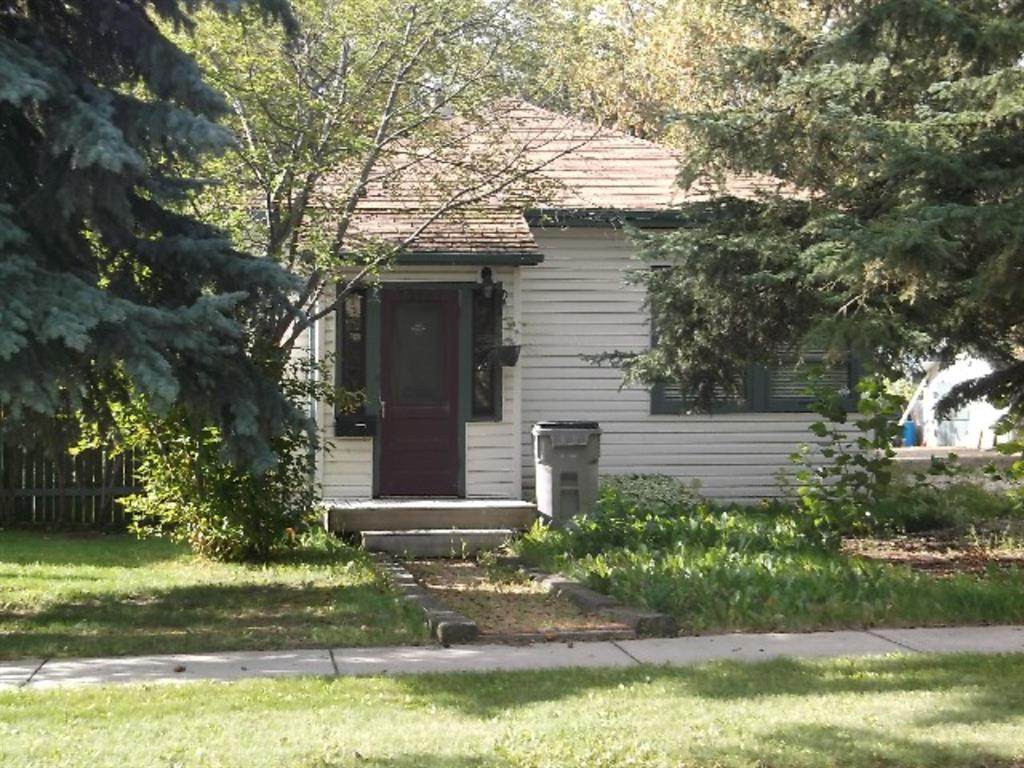 10137 94 Avenue - Photo 1