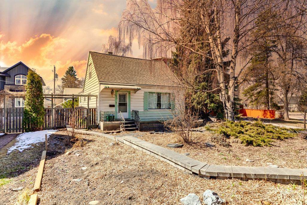 1027 Rundle Crescent - Photo 1