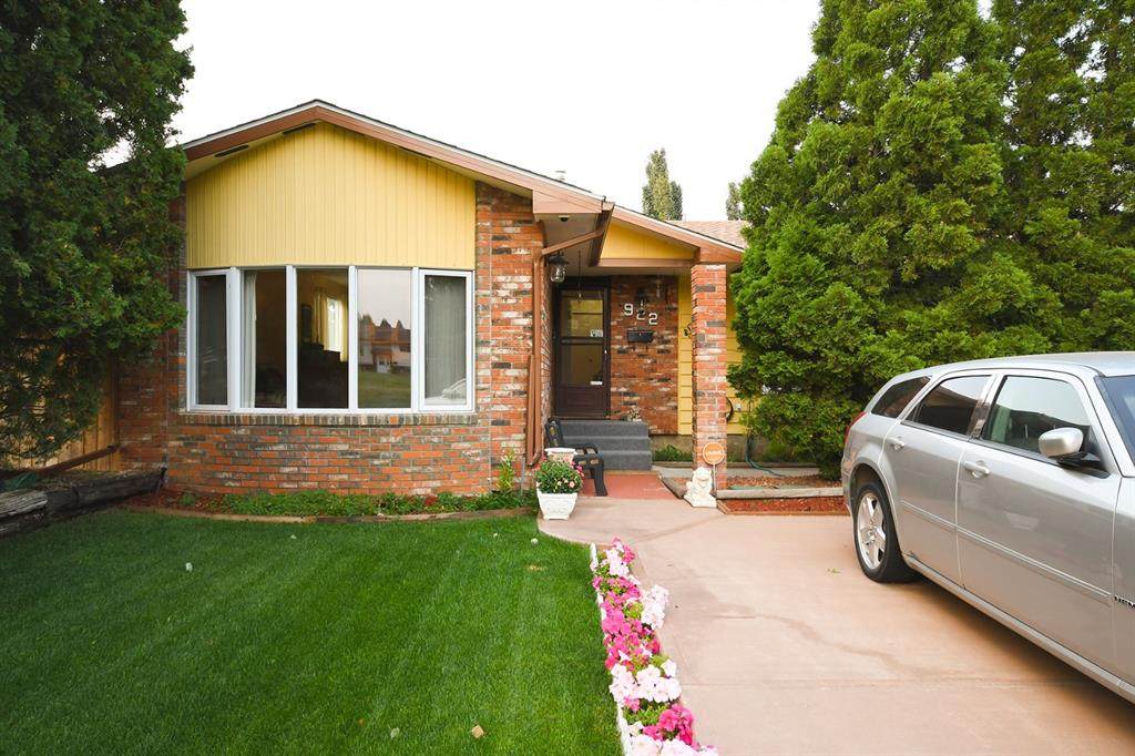 922 Holt Crescent - Photo 1