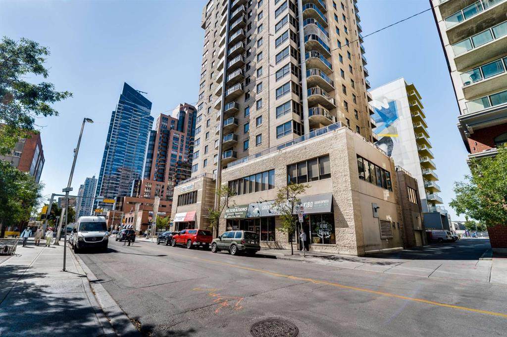 683 10 Street - Photo 1
