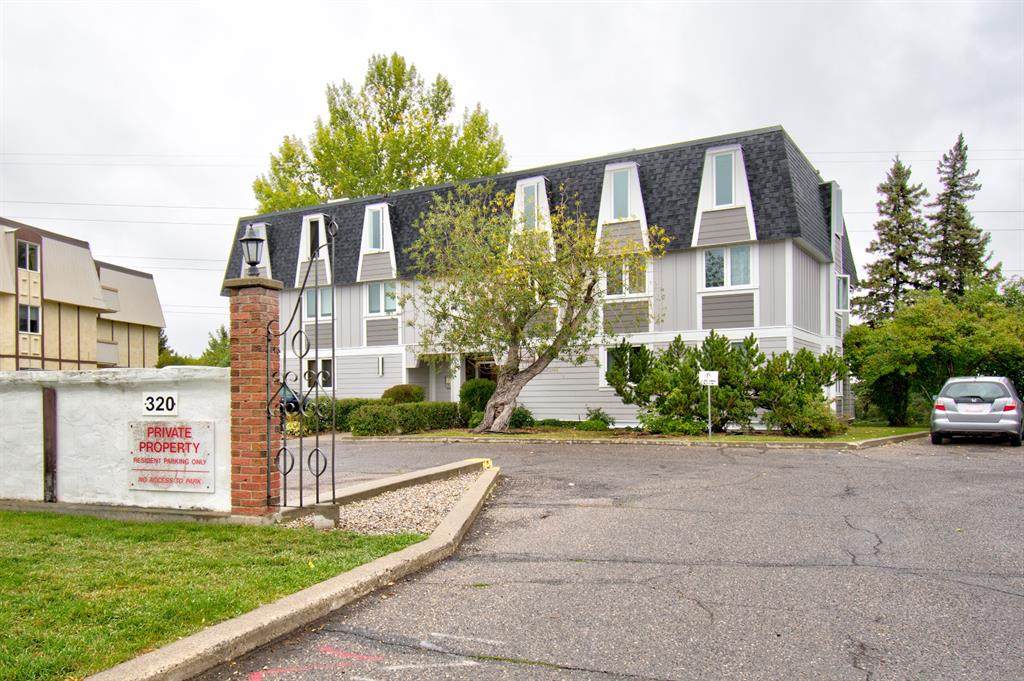 320 Cedar Crescent - Photo 1