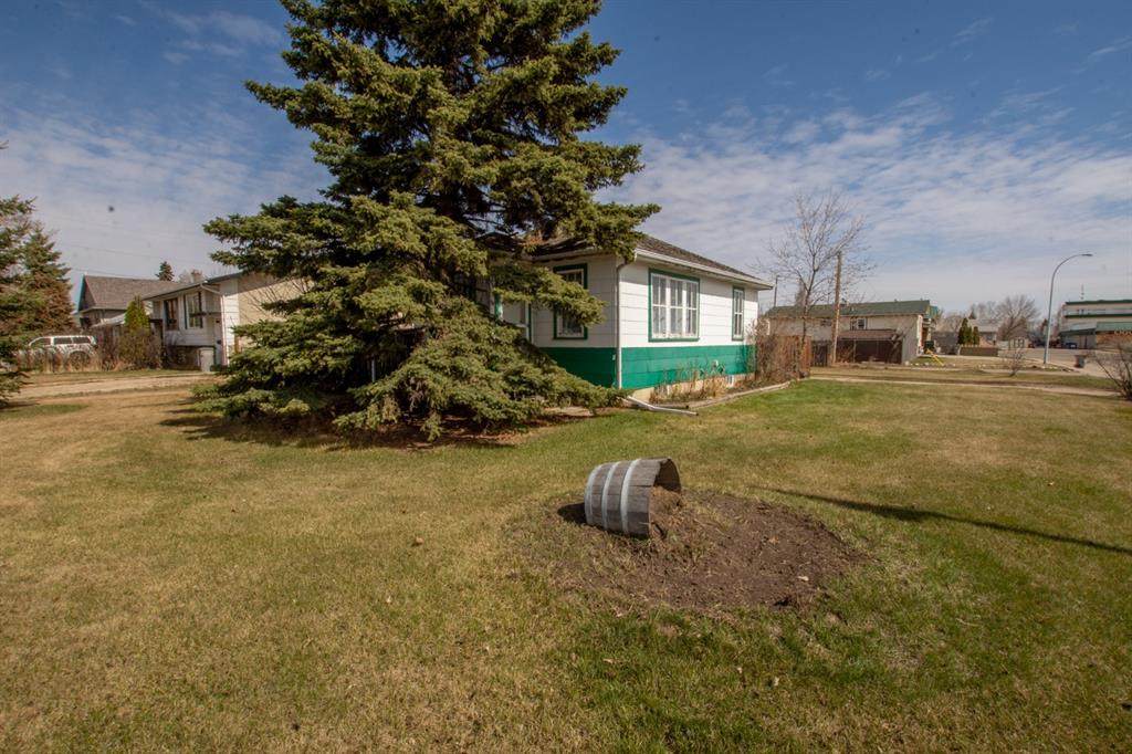 9208 101 Avenue - Photo 1
