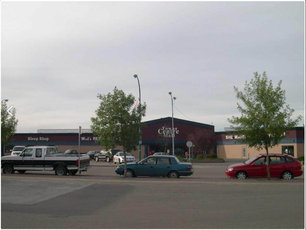 9845 99 Avenue - Photo 1