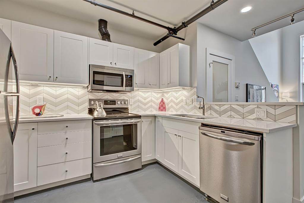 220 11 Avenue - Photo 1