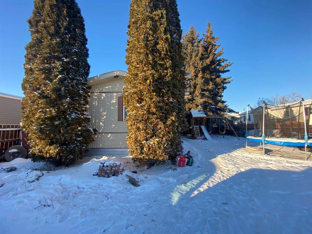 5013 44 Street - Photo 1