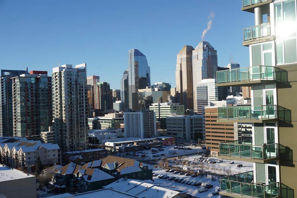 210 15 Avenue - Photo 1