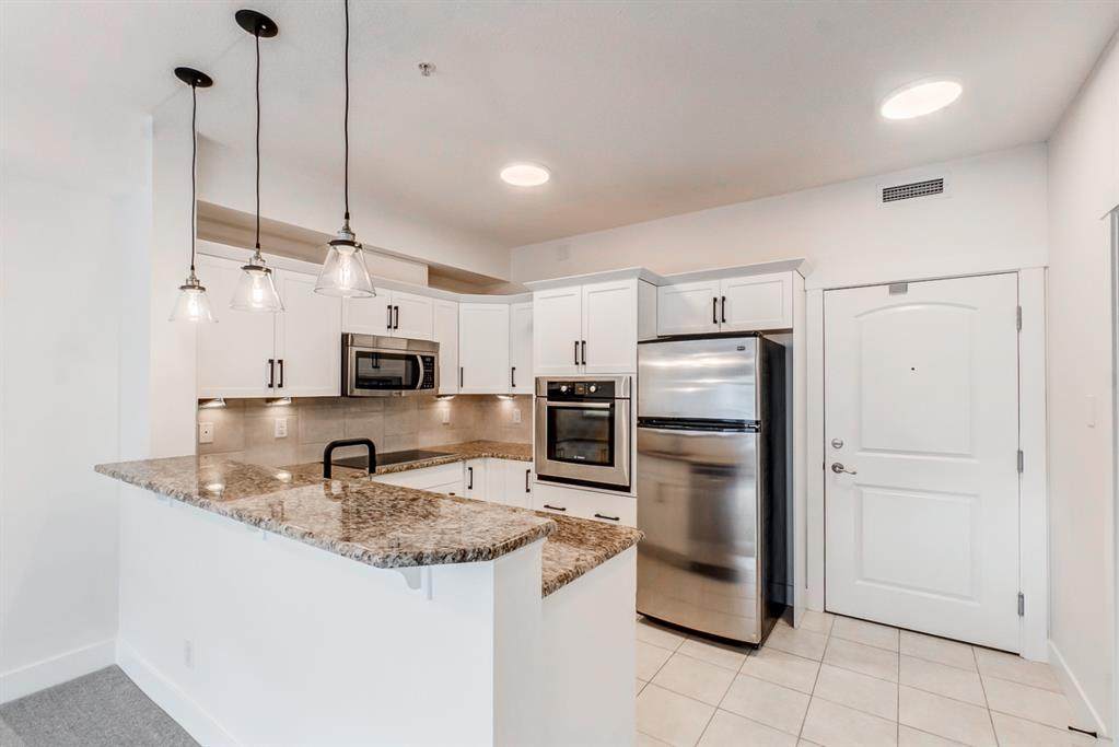 70 Royal Oak Plaza - Photo 1