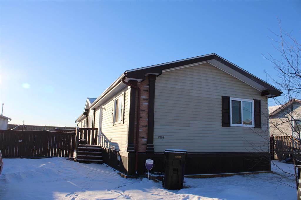 8905 85 Avenue - Photo 1