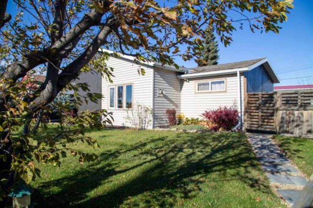 9702 100 Avenue - Photo 1